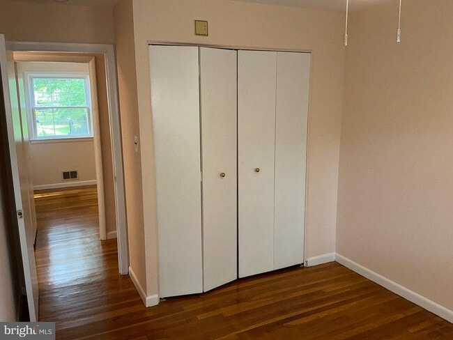 Building Photo - 303 Charlton Ct