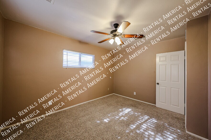 Building Photo - 6924 E Cheery Lynn Rd