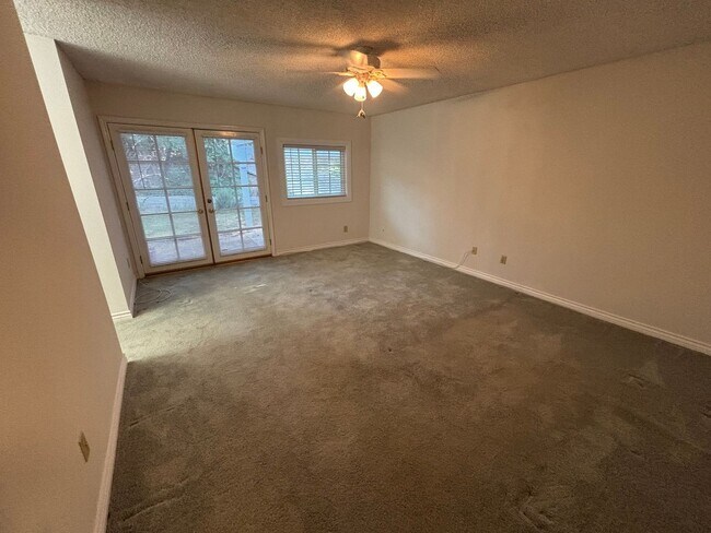 Building Photo - 18930 Tenderfoot Trail Rd