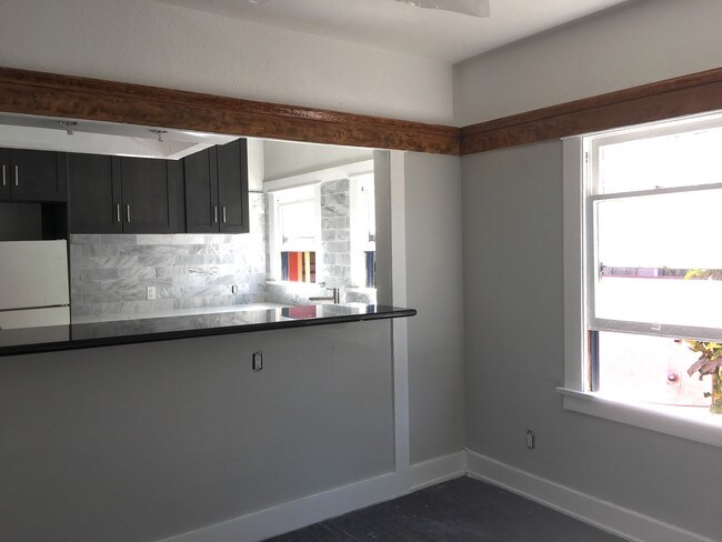 Building Photo - 1428 E Florida St