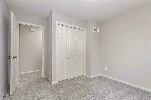 Building Photo - 1205 E Sleepy Hollow Dr
