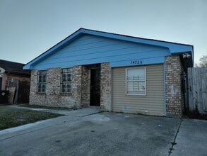 Building Photo - Single Family Home 5 BR / 2 Bath