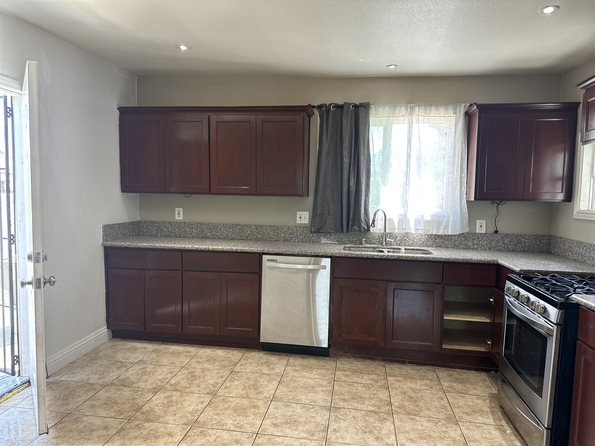 Building Photo - 3881 Eucalyptus Ave