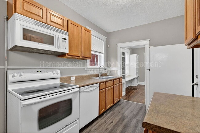 Building Photo - 6716 Crest Ave