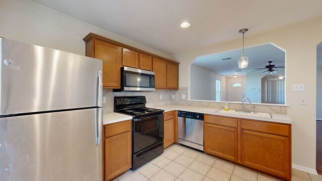 Building Photo - FREE DECEMBER RENT! PETS WELCOME!!!