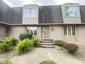Building Photo - 2 Bedroom Condo In Schererville
