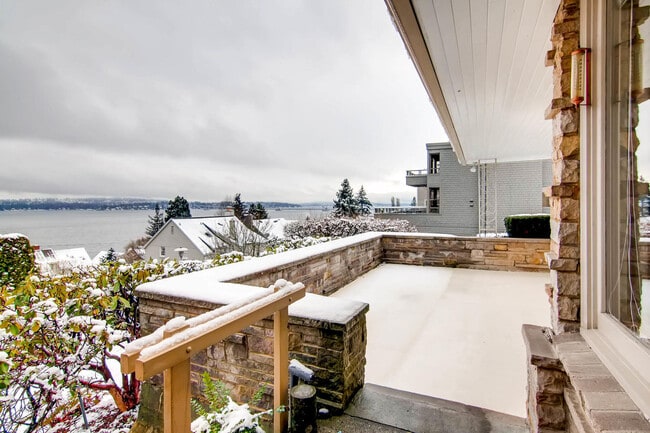 Building Photo - Laurelhurst View Home