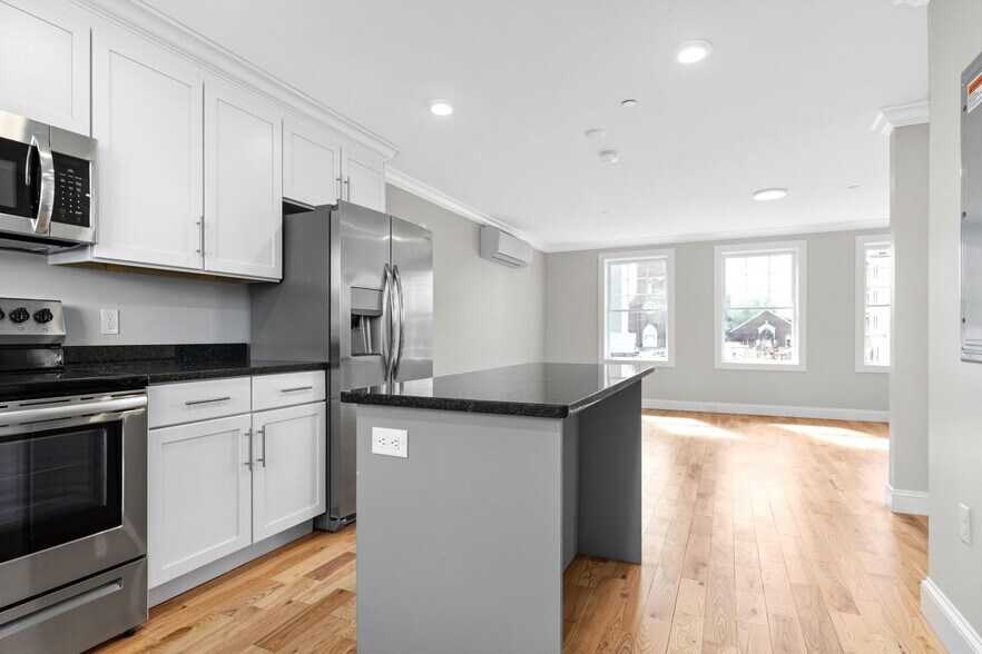 Interior Photo - Third and Central Place