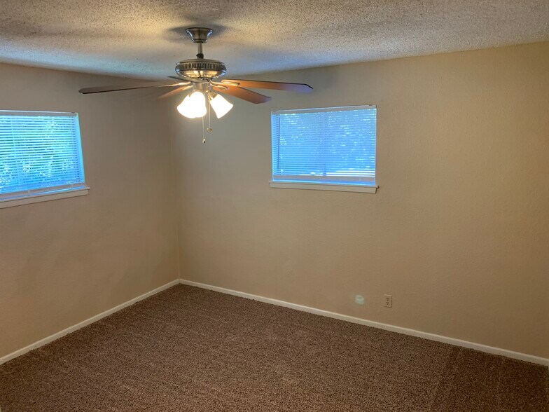 Photos are representative of typical unit - 1800 Scripture St