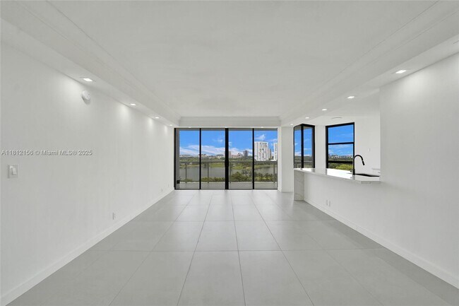 Building Photo - 20281 E Country Club Dr