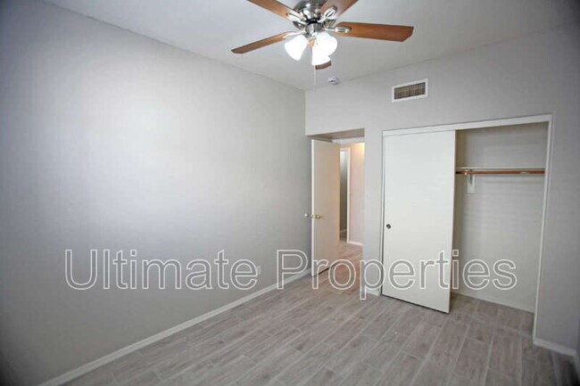Building Photo - 8537 W Windsor Dr