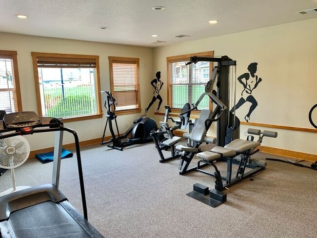 Building Photo - West Greeley Townhome with Garage!