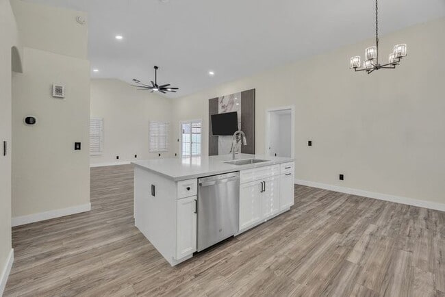 Building Photo - 3283 E Bonanza Rd