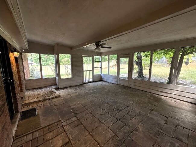 Building Photo - 6610 Westbury Ave