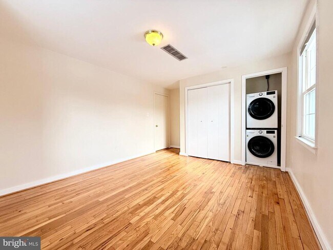 Building Photo - 2205 Washington Ave