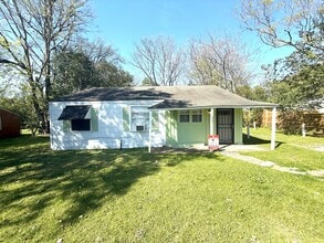Building Photo - 2401 Overhill Rd