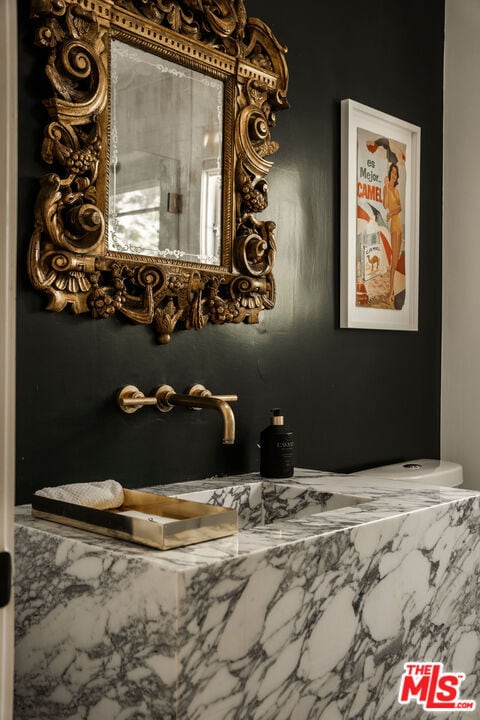 Building Photo - 2410 Nichols Canyon Rd