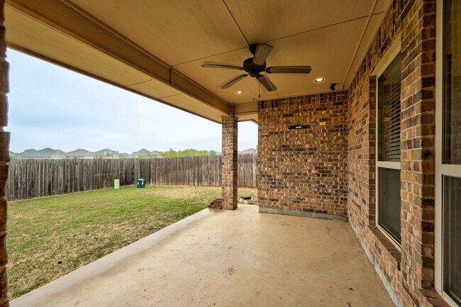 Building Photo - Beautiful & Large 4 Bed 2 Bath Home in Edmond!