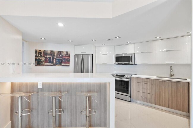 Building Photo - 600 Parkview Dr