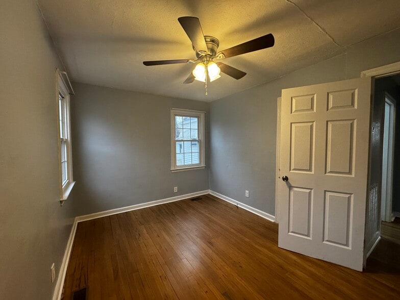 2nd bedroom - 937 Shamrock Ave