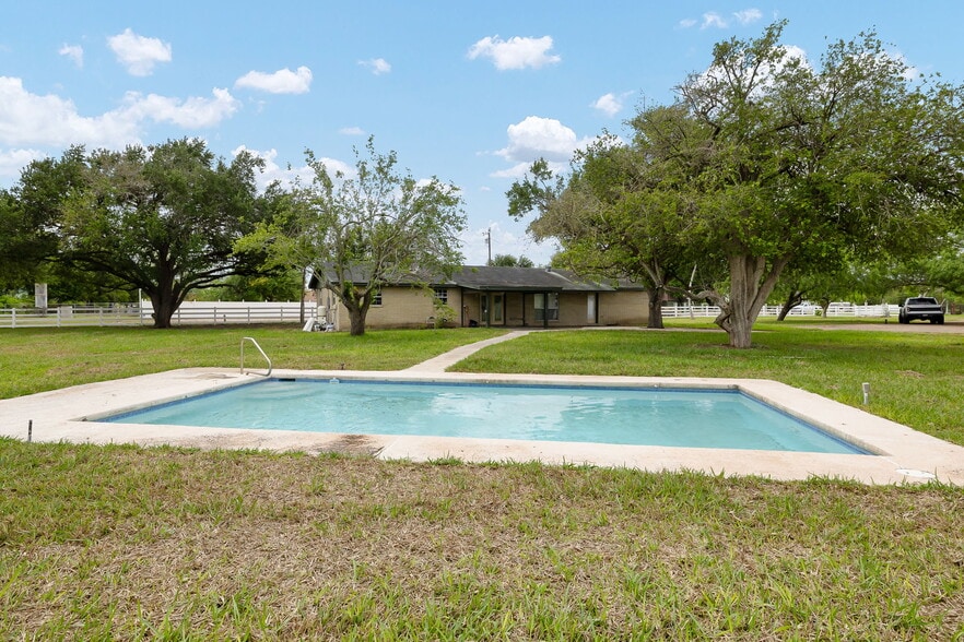 Building Photo - 4800 Mile 6 Rd