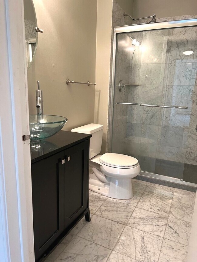 Building Photo - 1931 Prairie Square