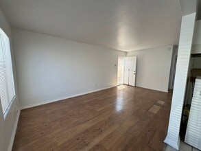 Building Photo - Eta I