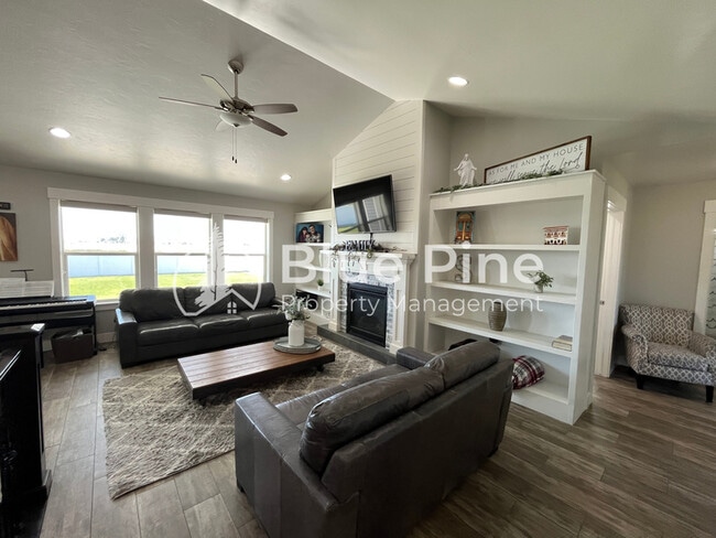 Building Photo - 6028 Fox Run Dr