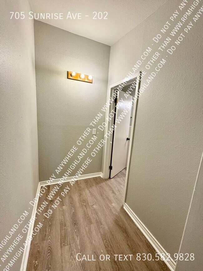 Building Photo - 705 Sunrise Ave