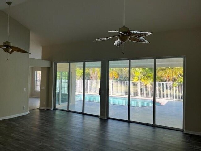 Building Photo - 517 Spinnaker