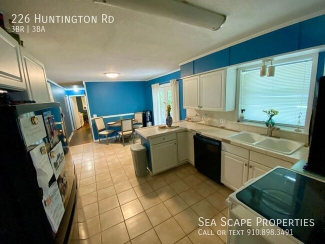 Building Photo - 226 Huntington Rd