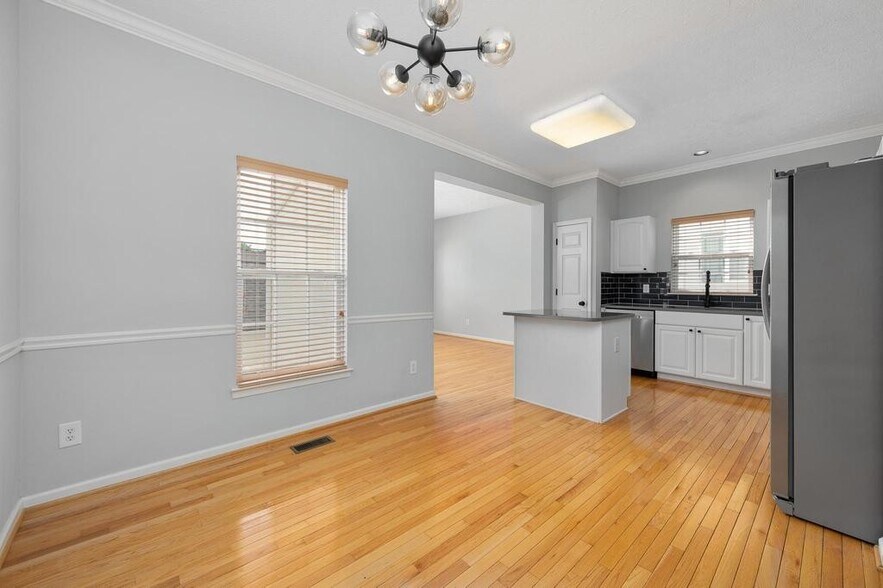 Building Photo - 7333 Althorp Way