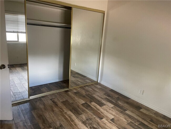 Building Photo - 41862 Park Ave