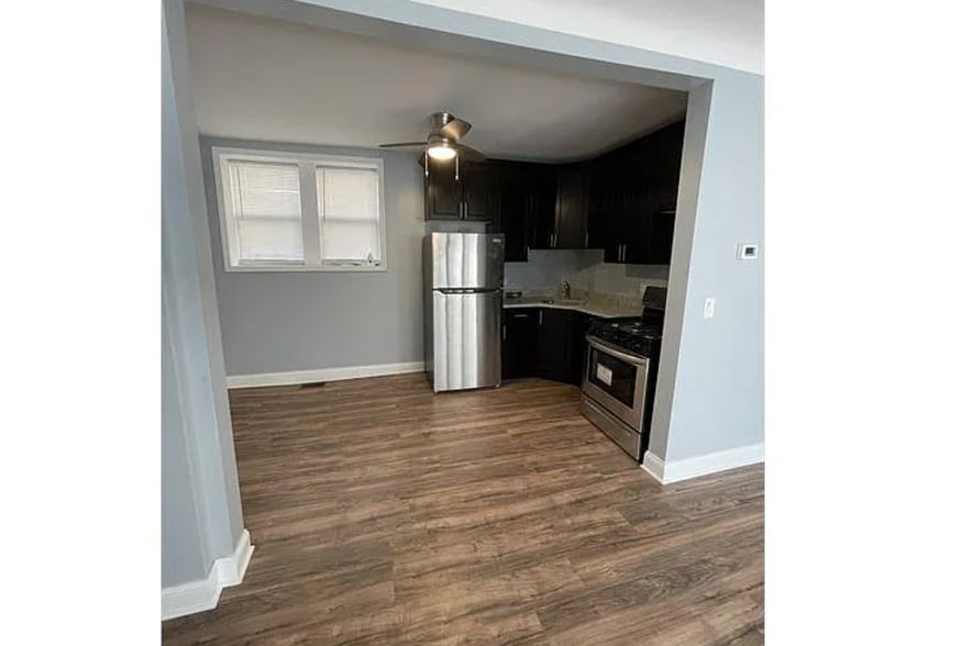 kitchen - 5424 S Union Ave