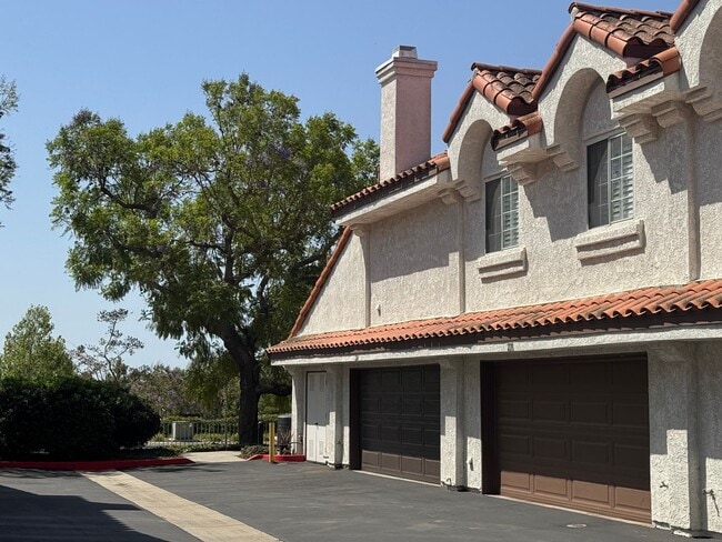 Building Photo - Palm Colony End Unit | Resort Living Included!