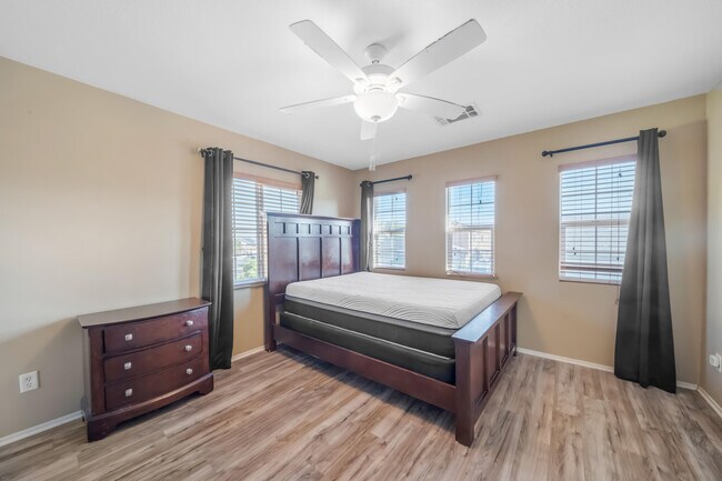 Building Photo - 79910 Camden Dr