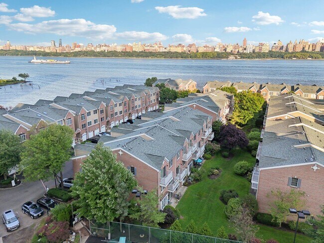 Building Photo - 80 Lydia Dr