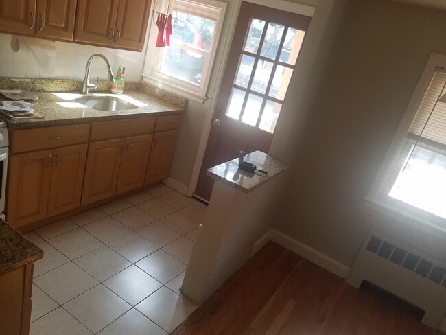 Building Photo - 915 Hancock St