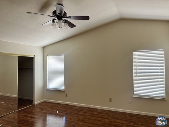 Building Photo - 1240 E Calle De Oro