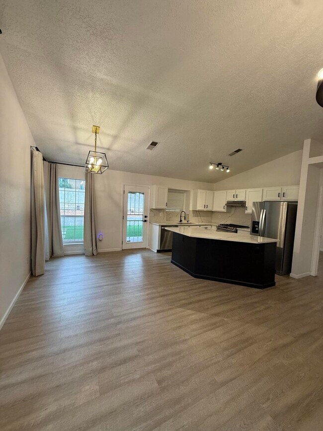 Building Photo - 7616 Copperfield Dr NE