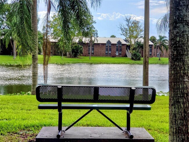 Building Photo - 2000 S Main St