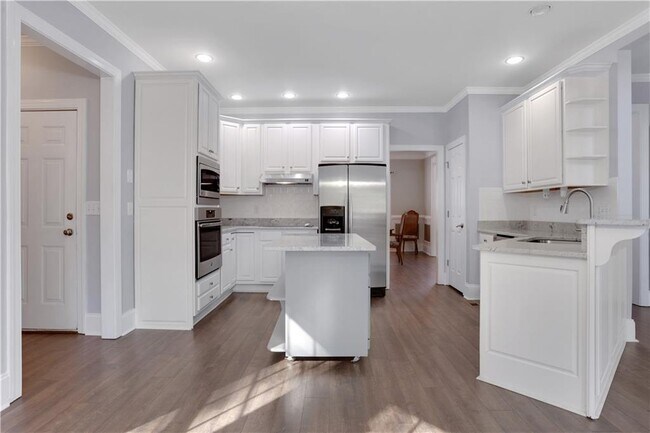 Building Photo - 127 Tara Blvd