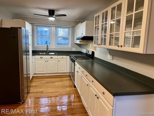 Building Photo - 118 Potter Ave