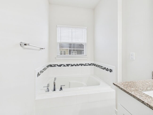 Building Photo - 428 Crofton Village Terrace