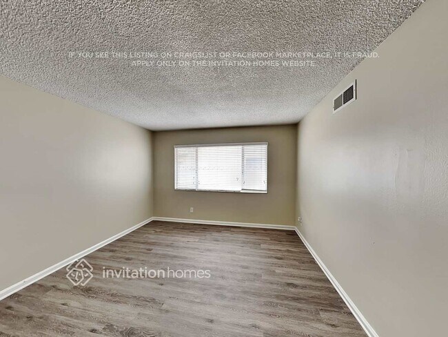 Building Photo - 1406 E Elsmere Dr