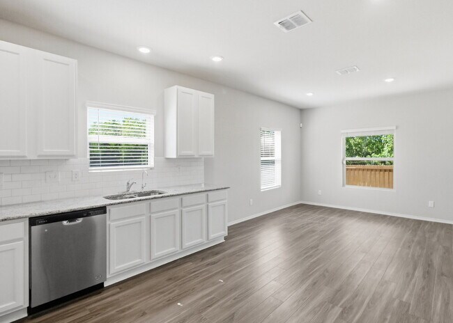 Building Photo - Spacious 4 Bedroom Home with Game Room and Flex Space!