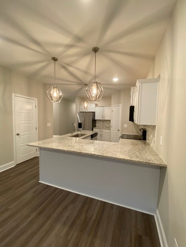 Building Photo - 1027 Glenkirk Dr