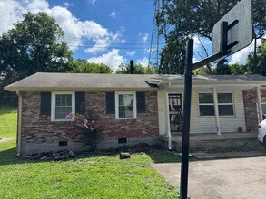 Building Photo - 2910 Berry Hill Dr