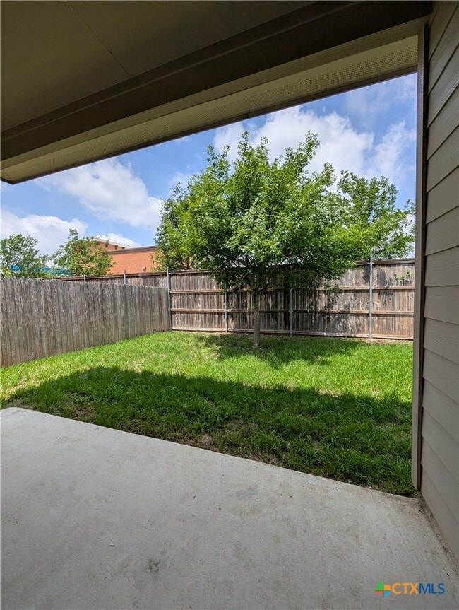 Building Photo - 2213 Avery Village