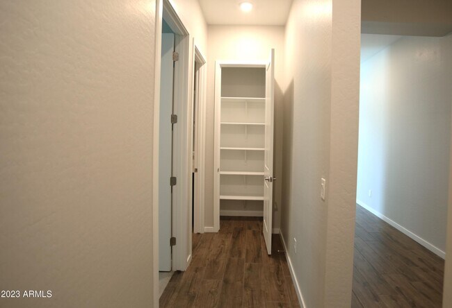 Building Photo - 1201 E Cherrywood Pl